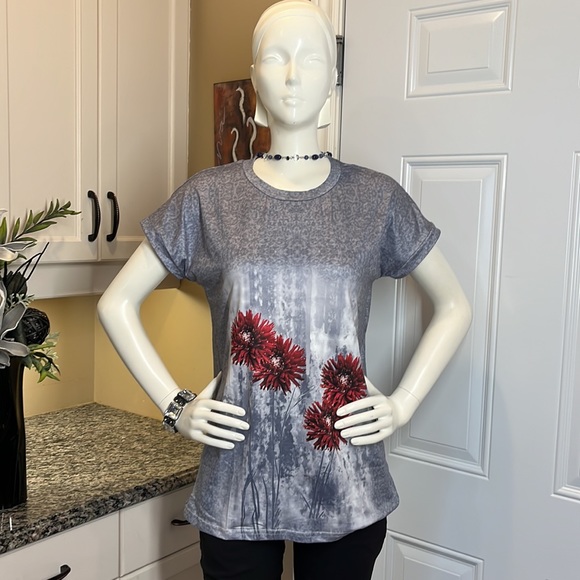 Brand new tshirt - Picture 2 of 4